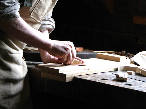 Nacemos de la influencia y formación  heredada en el sector de la <strong>carpintería de madera y ebanistería  en Vallcebre.</strong>